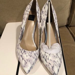 White House Black Market Snake Pump